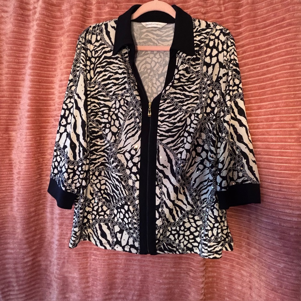 Draper's & Damon's Black and winter white Patterned Top